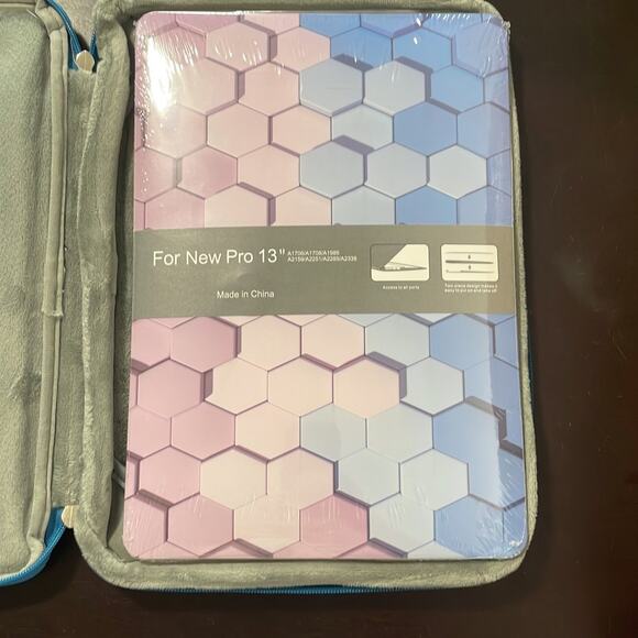 MacBook New Pro 13” shell and blue soft case - Picture 1 of 6
